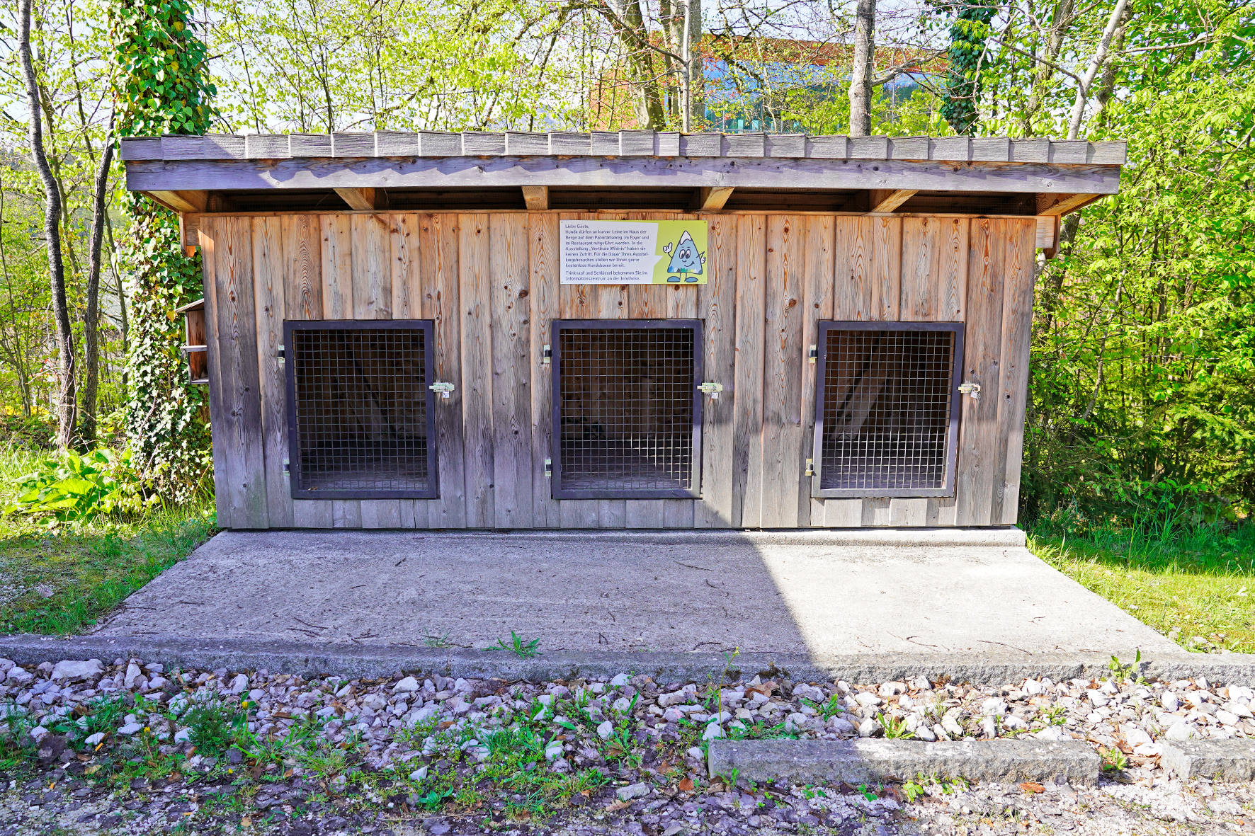 Dog Boxes National Park Center House of Mountains